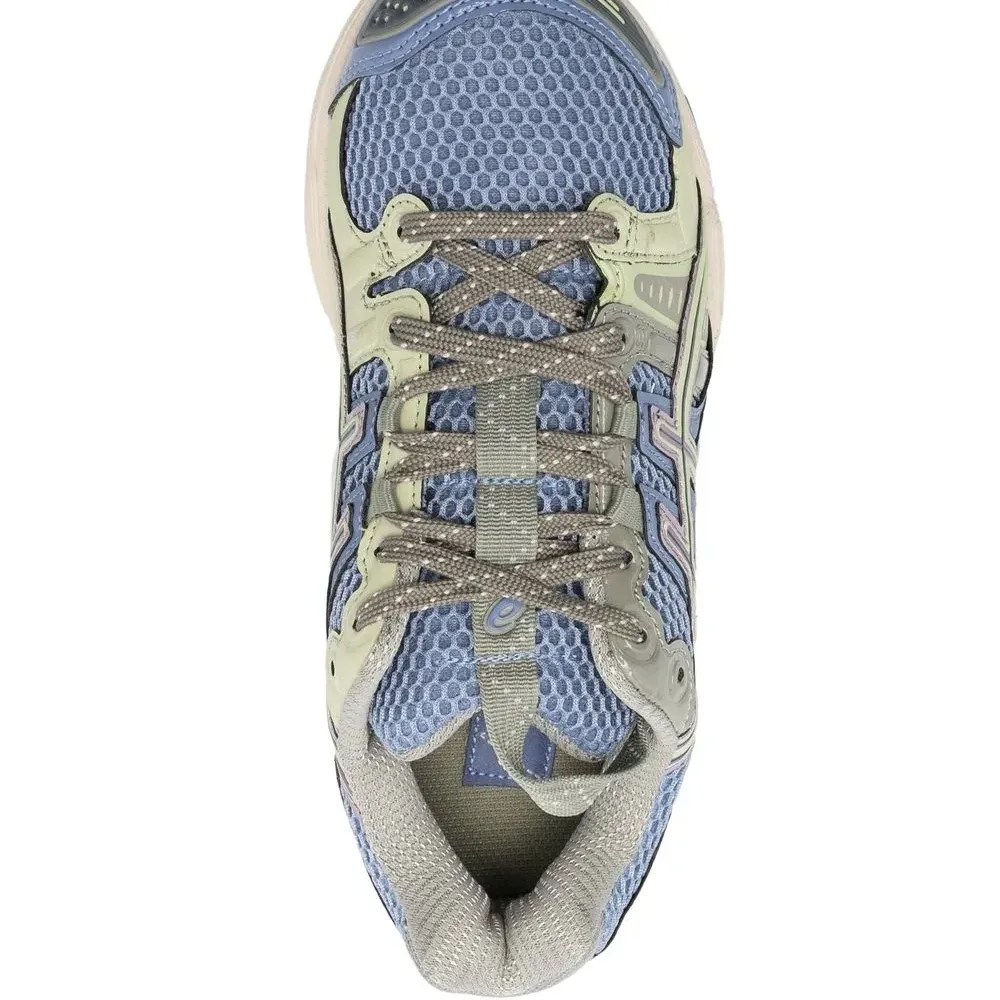 Кроссовки со вставками