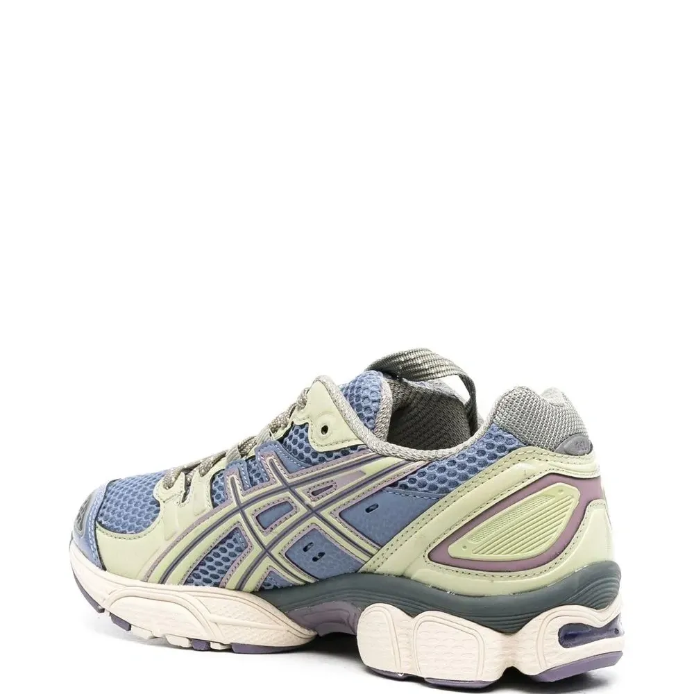 Кроссовки со вставками