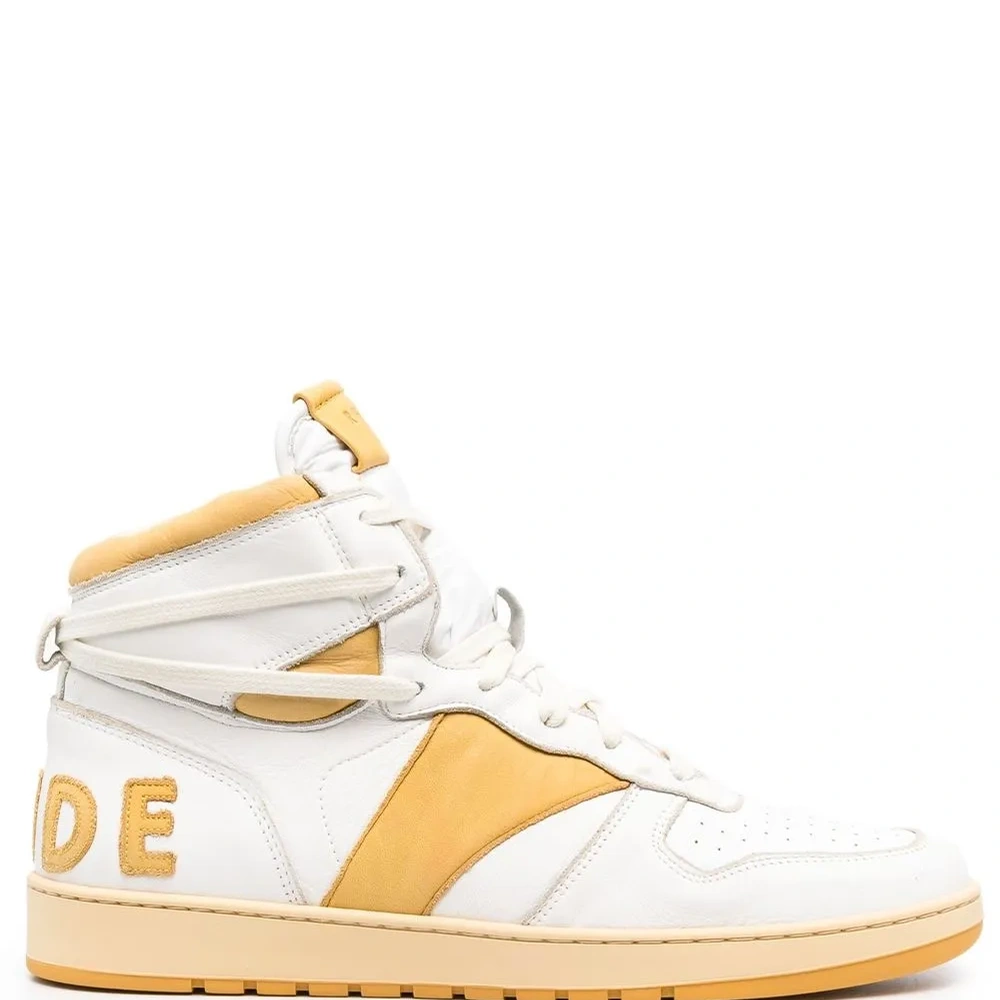 Кроссовки с логотипом