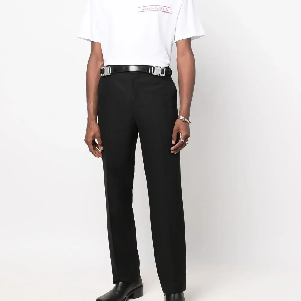 Футболка с нашивкой-логотипом