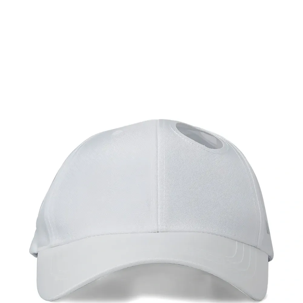 Кепка с вырезами