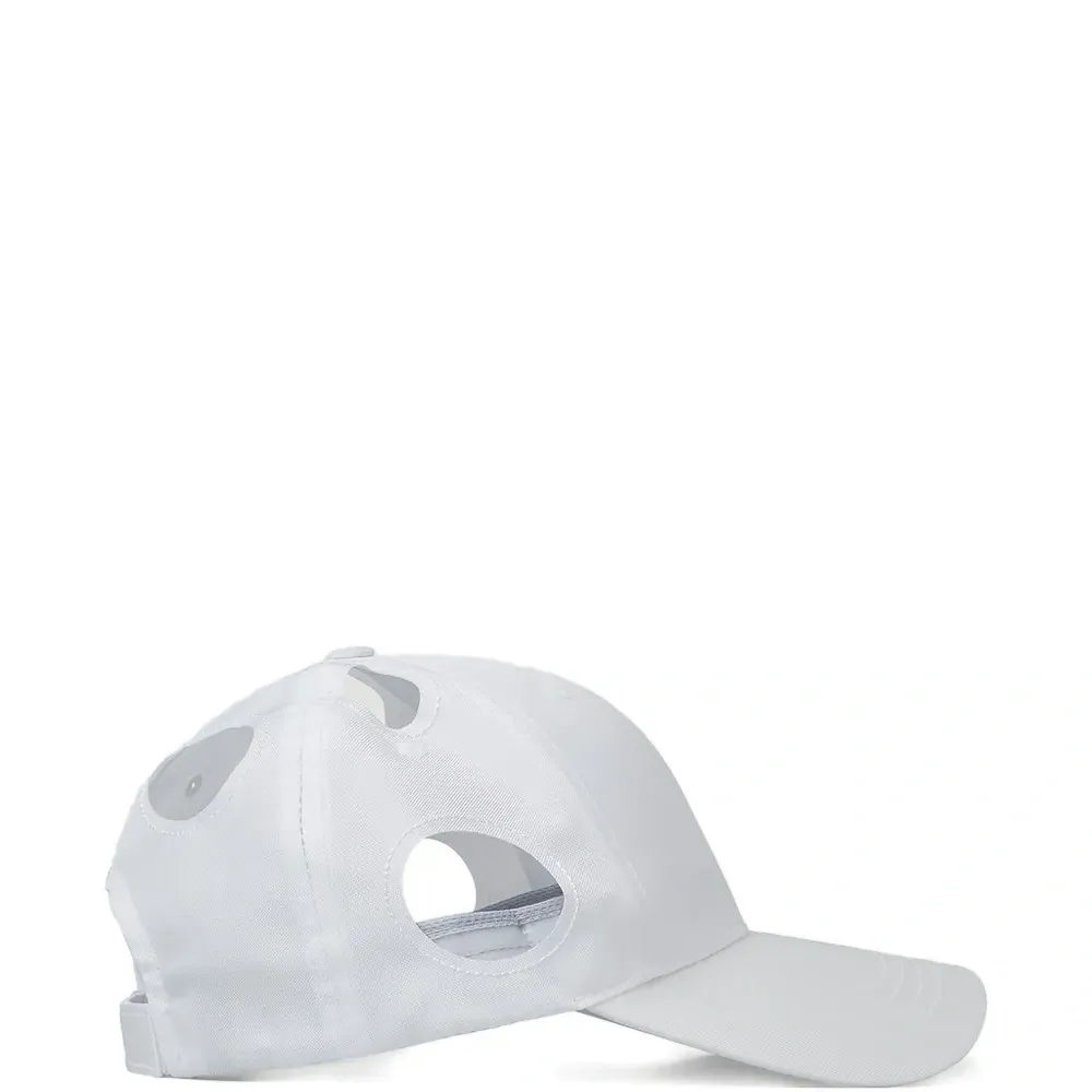 Кепка с вырезами