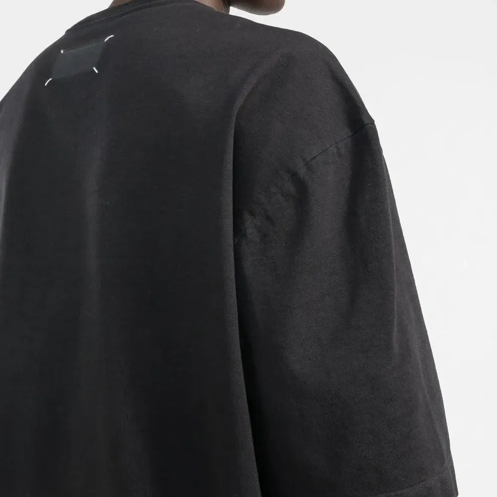 Футболка с декоративной строчкой