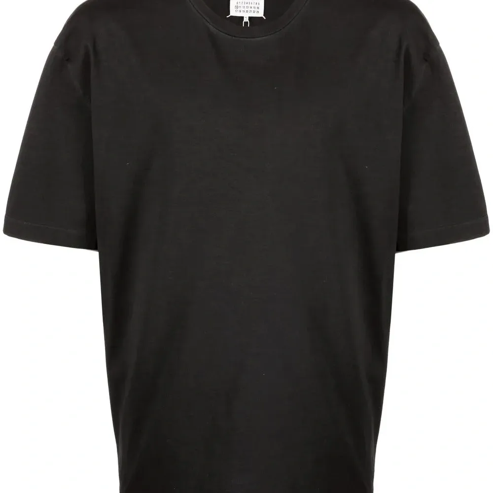 Футболка с декоративной строчкой