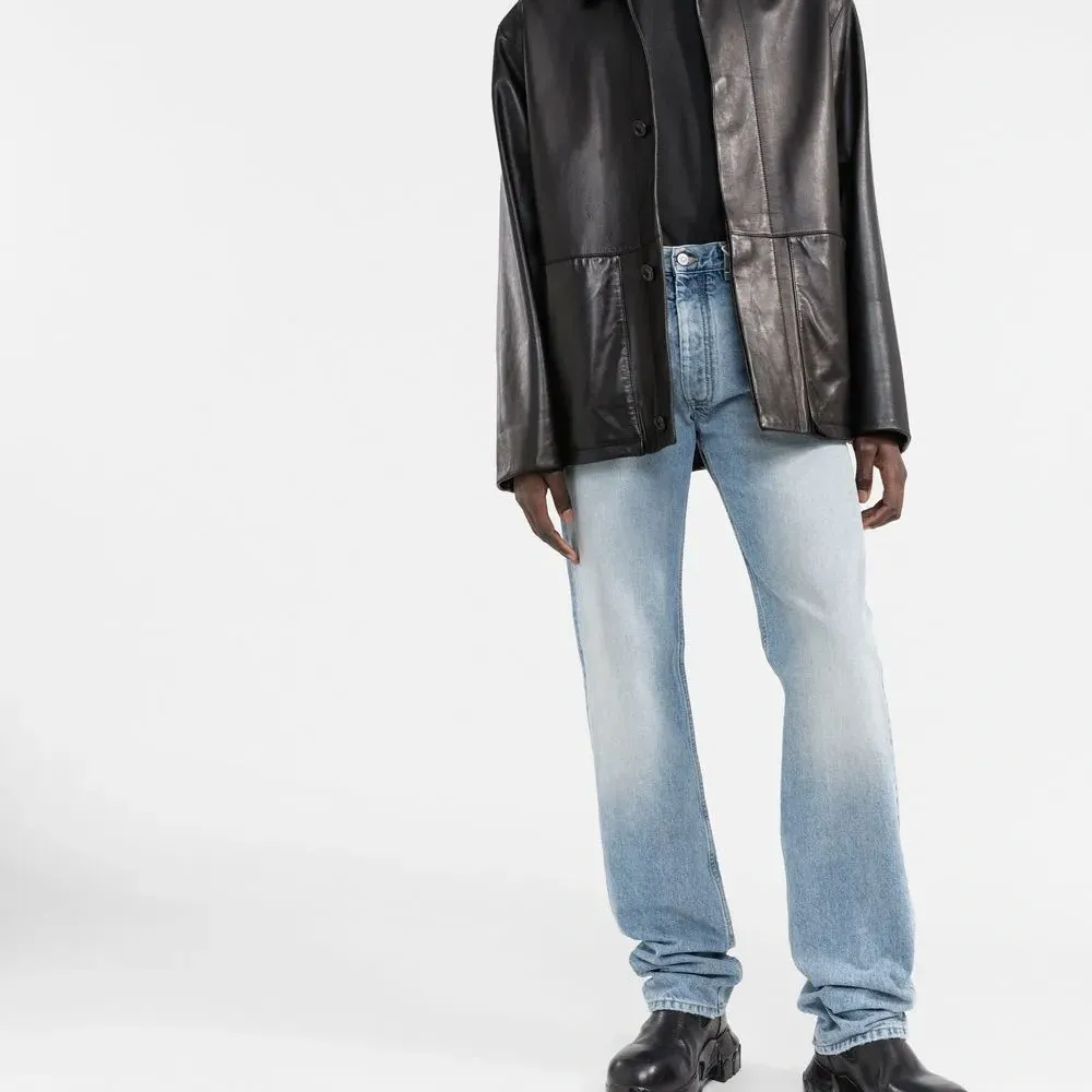 Футболка с декоративной строчкой