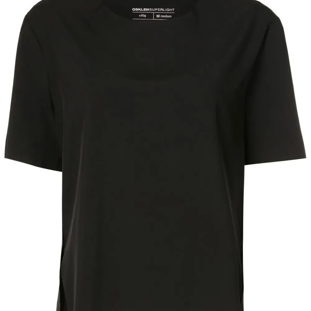 Футболка с короткими рукавами и боковыми разрезами