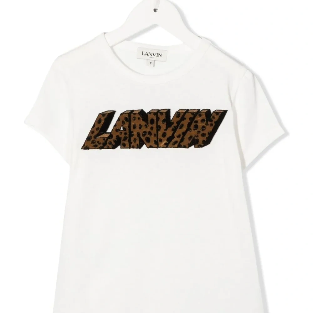 футболка с логотипом