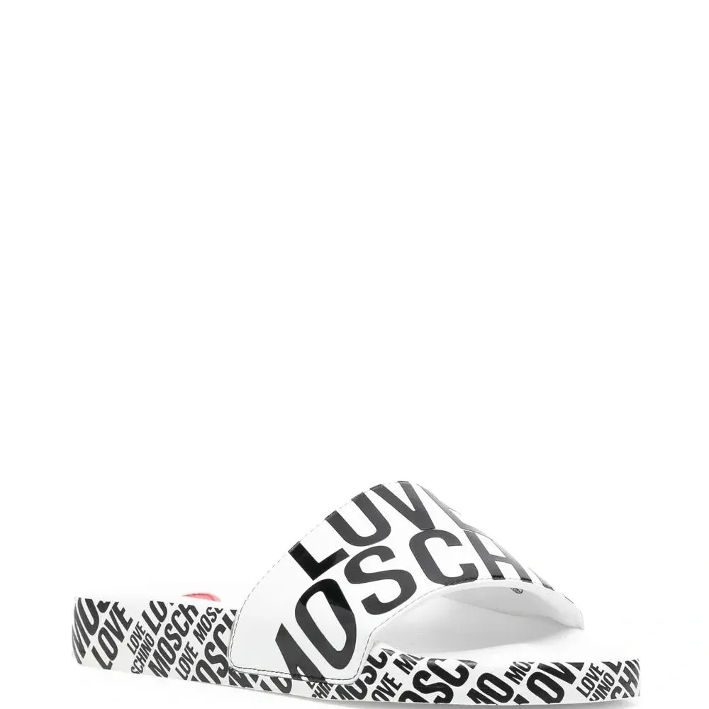 шлепанцы с логотипом