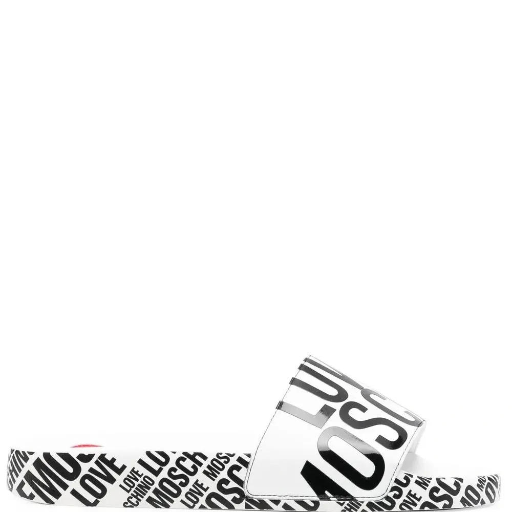 шлепанцы с логотипом