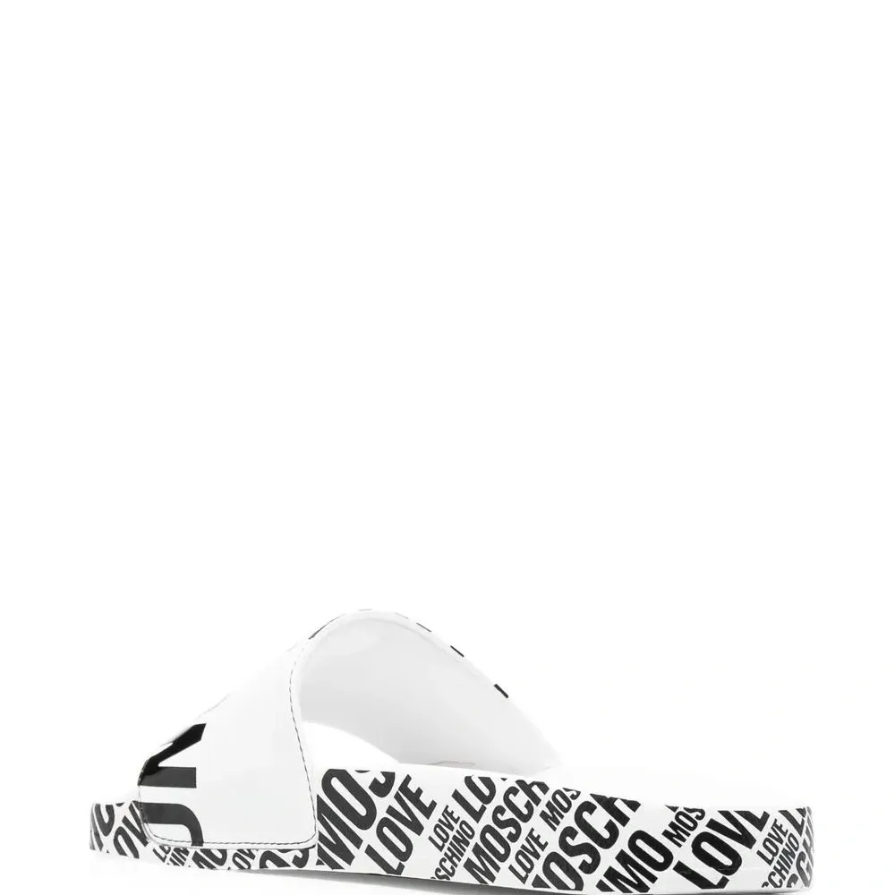 шлепанцы с логотипом