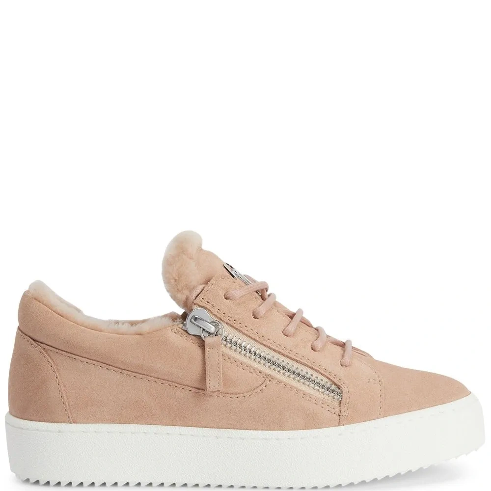 Кроссовки с меховой отделкой