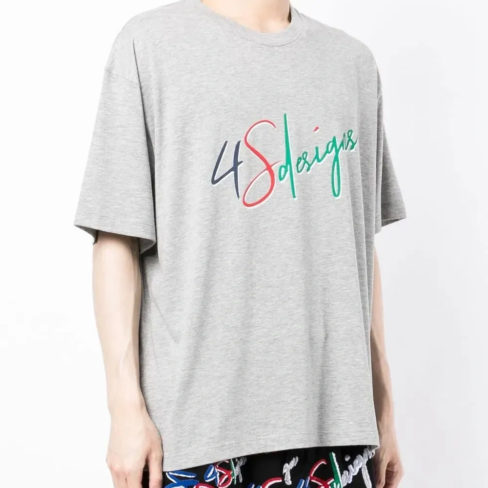 Футболка с логотипом