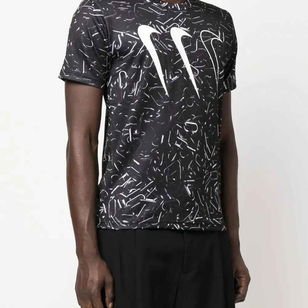 Футболка с логотипом