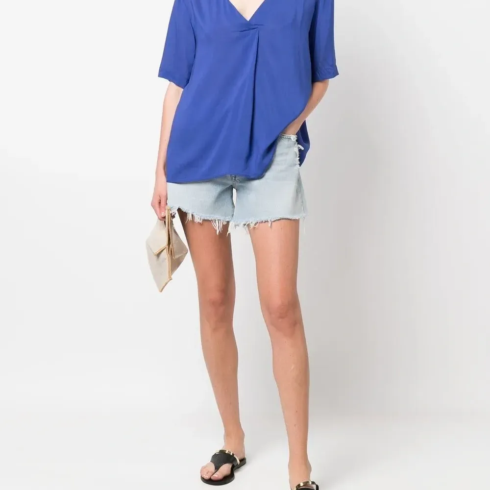 Блузка с V-образным вырезом