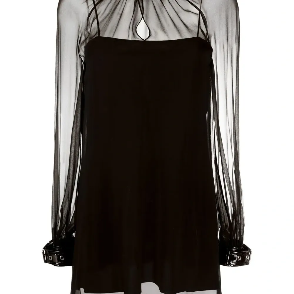 Блузка с пряжкой