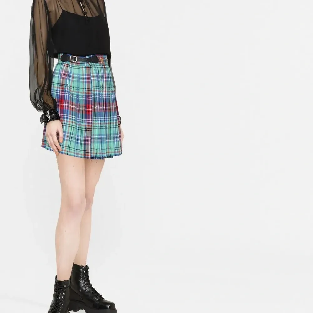 Блузка с пряжкой