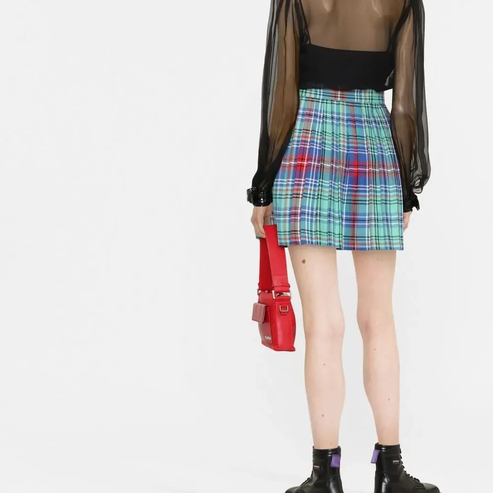 Блузка с пряжкой