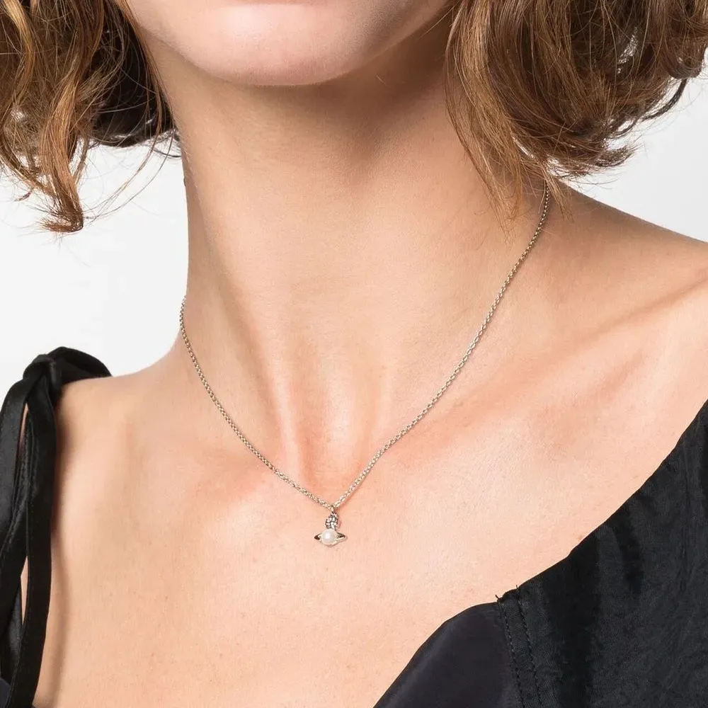 Колье с подвеской Колье с подвеской