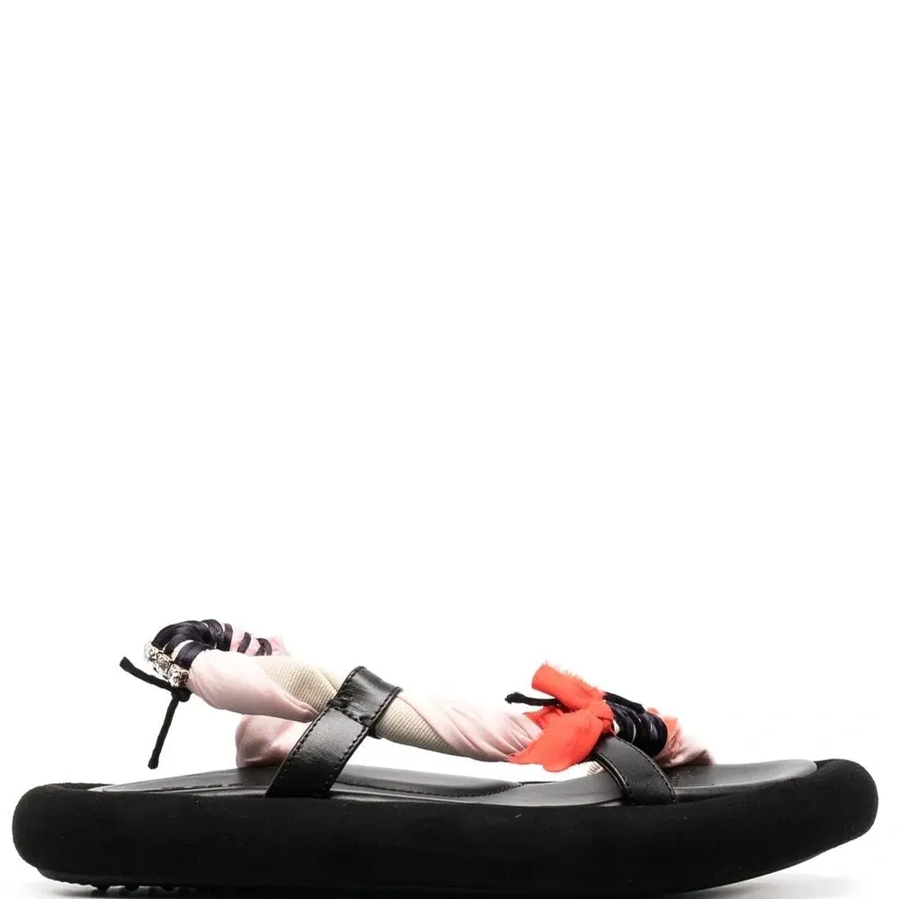 Сандалии с плетеными ремешками