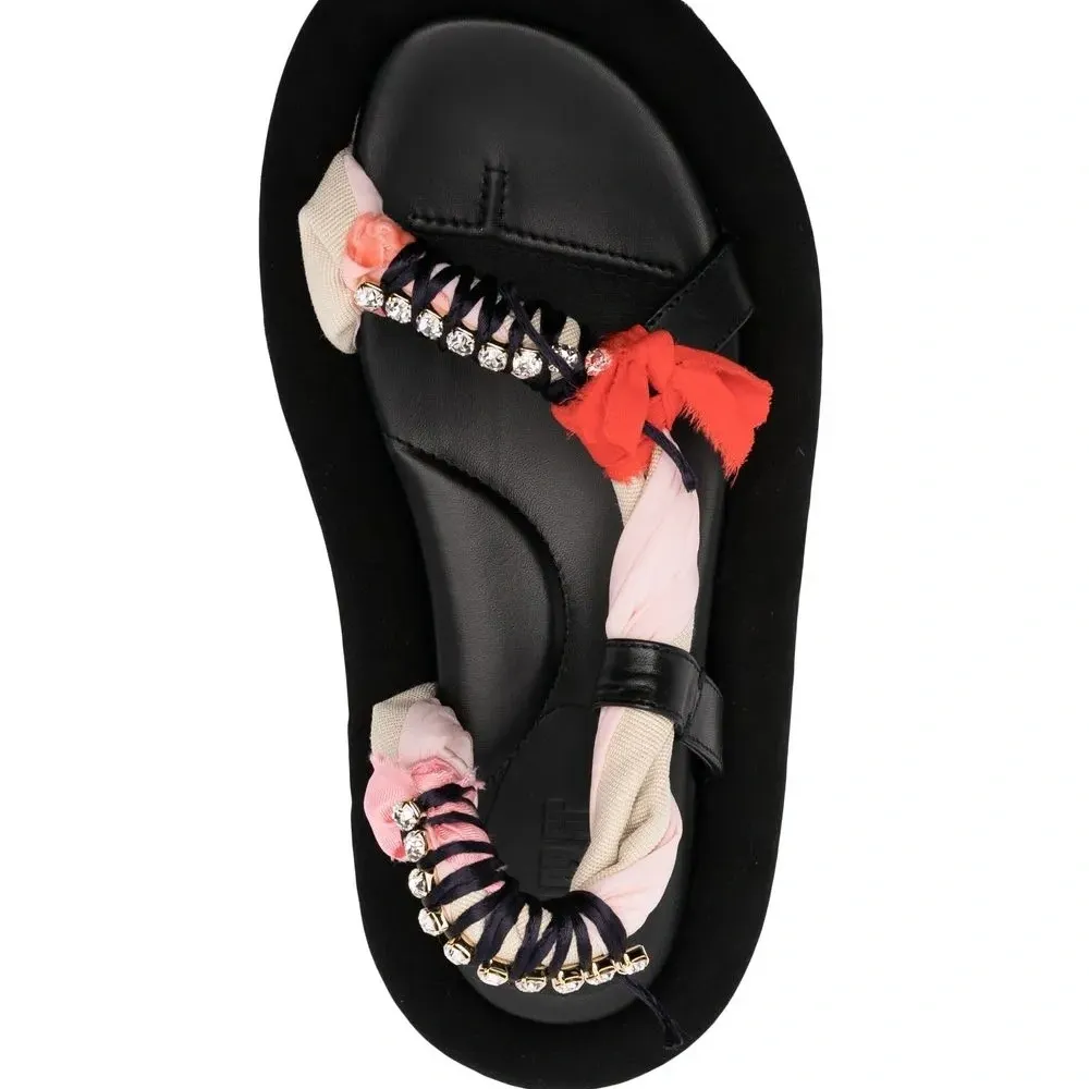 Сандалии с плетеными ремешками