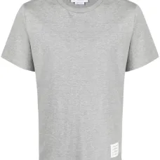 Футболка с нашивкой-логотипом