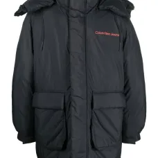 Парка с капюшоном и логотипом