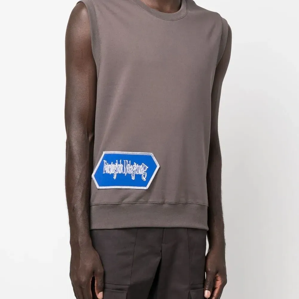 Топ с нашивкой