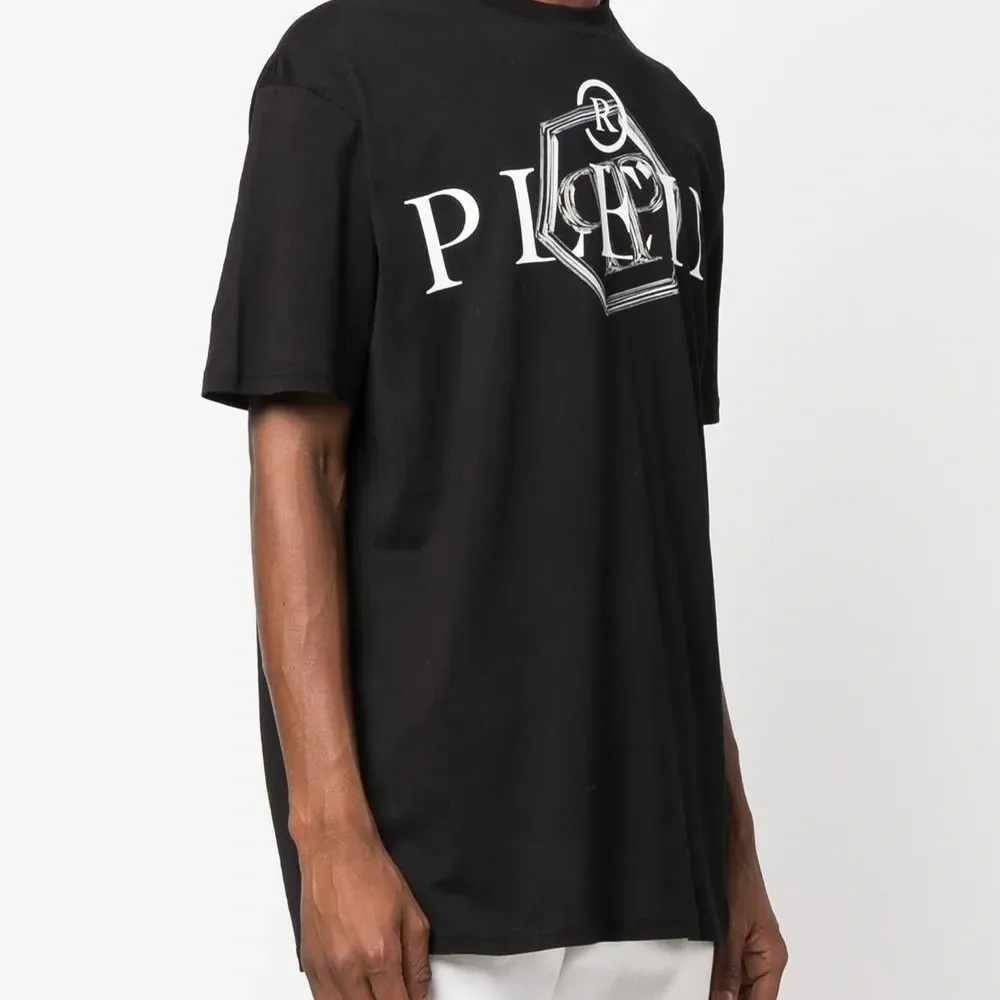 Футболка с логотипом