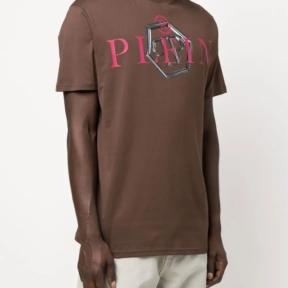 Футболка с логотипом