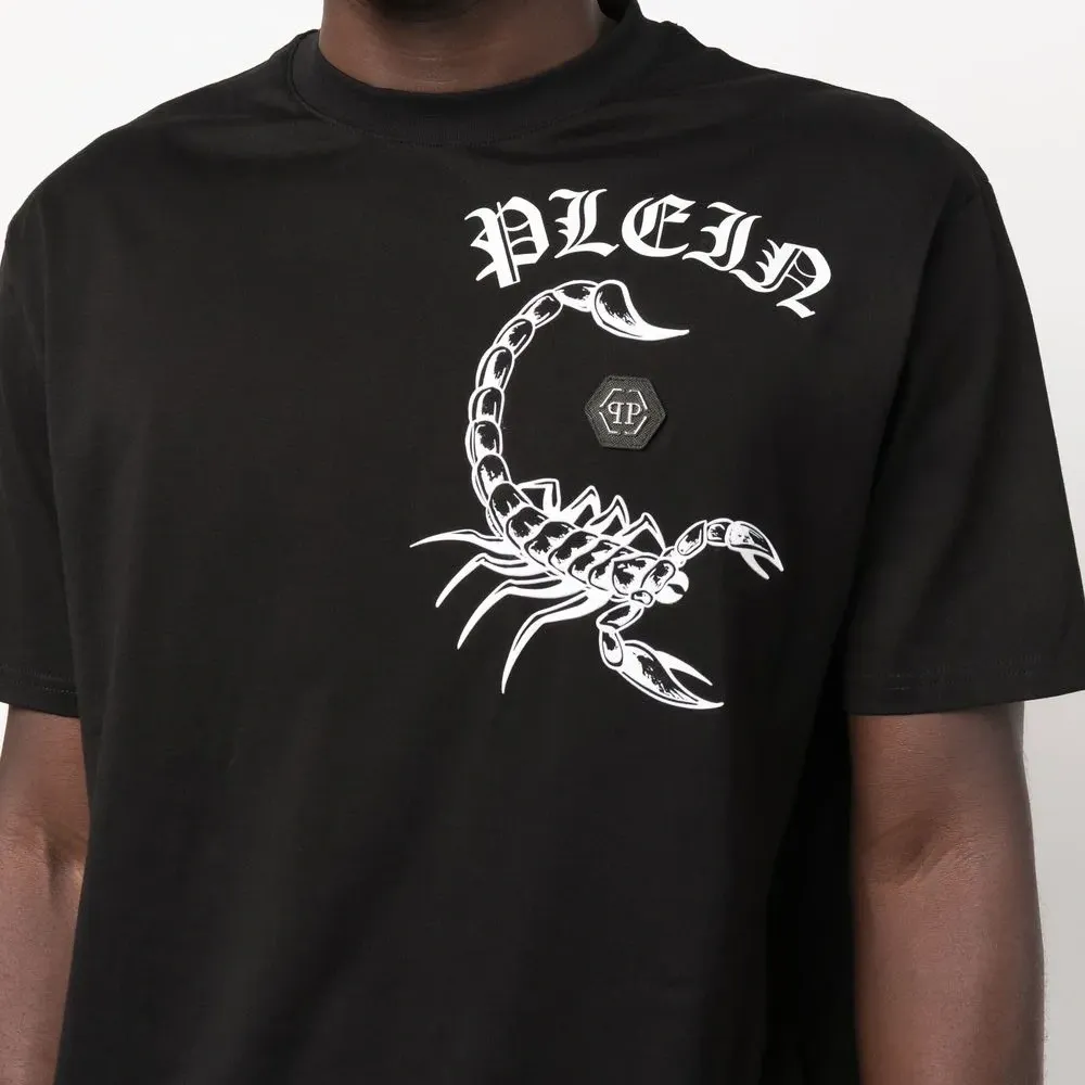 Футболка с логотипом