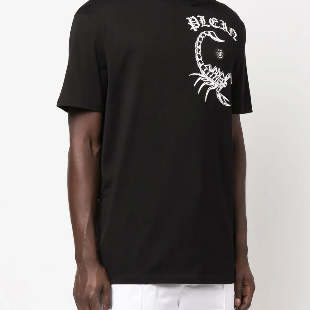 Футболка с логотипом