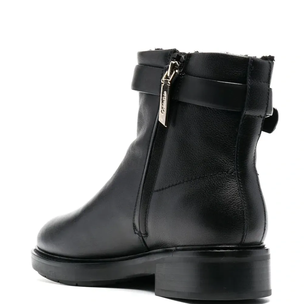 Ботильоны с пряжкой-логотипом