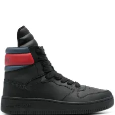 Высокие кроссовки на шнуровке