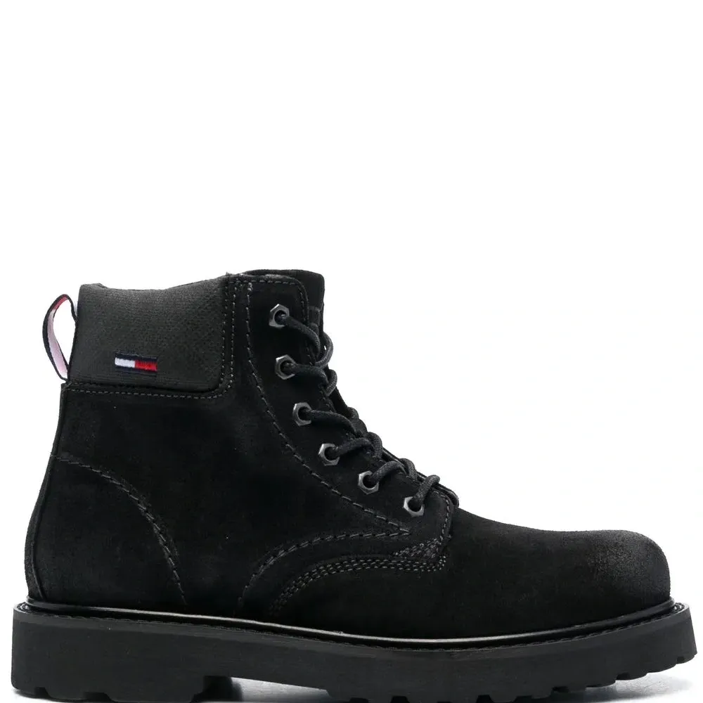 Ботинки на шнуровке