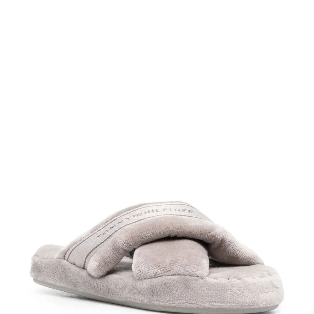 Шлепанцы с логотипом