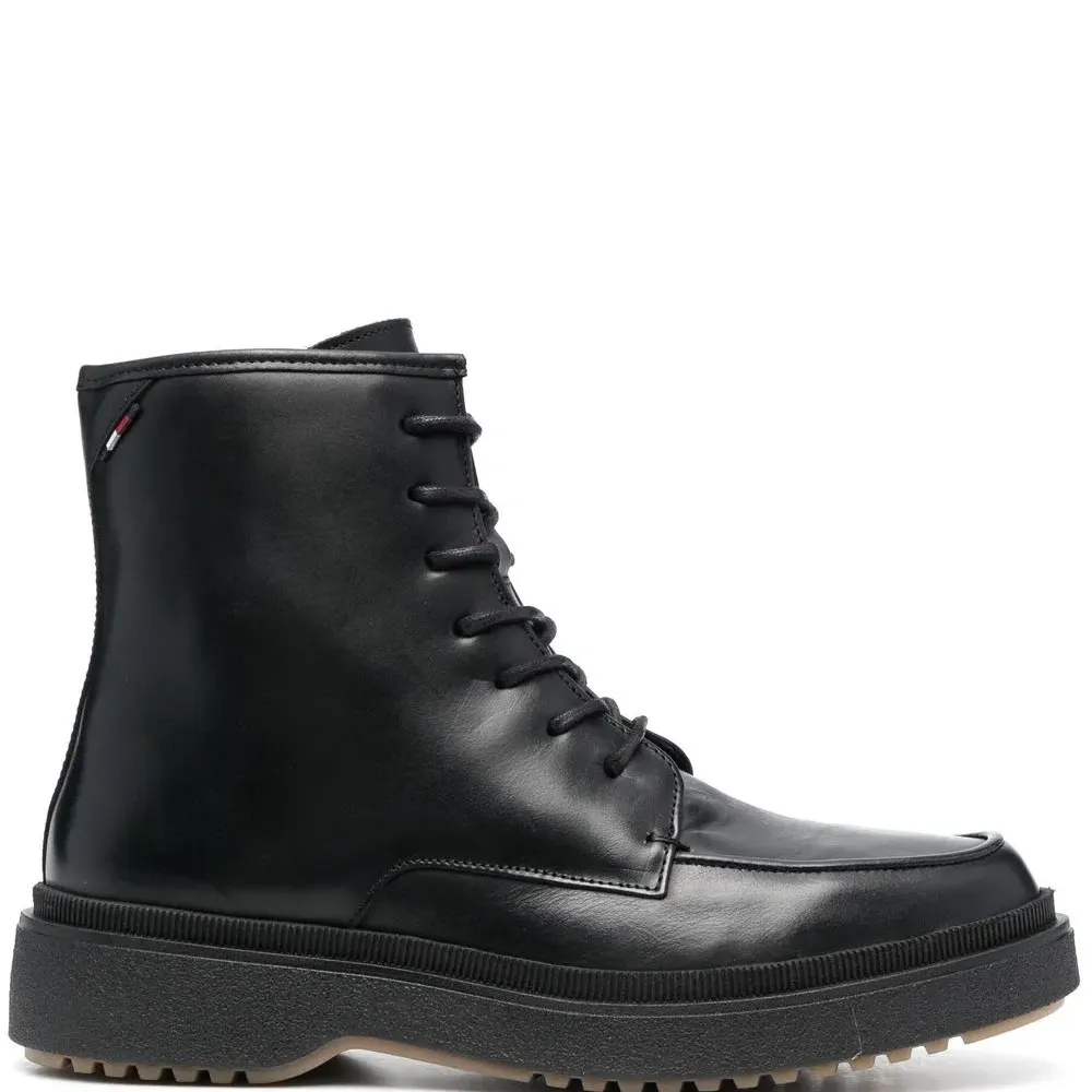 Ботинки на шнуровке