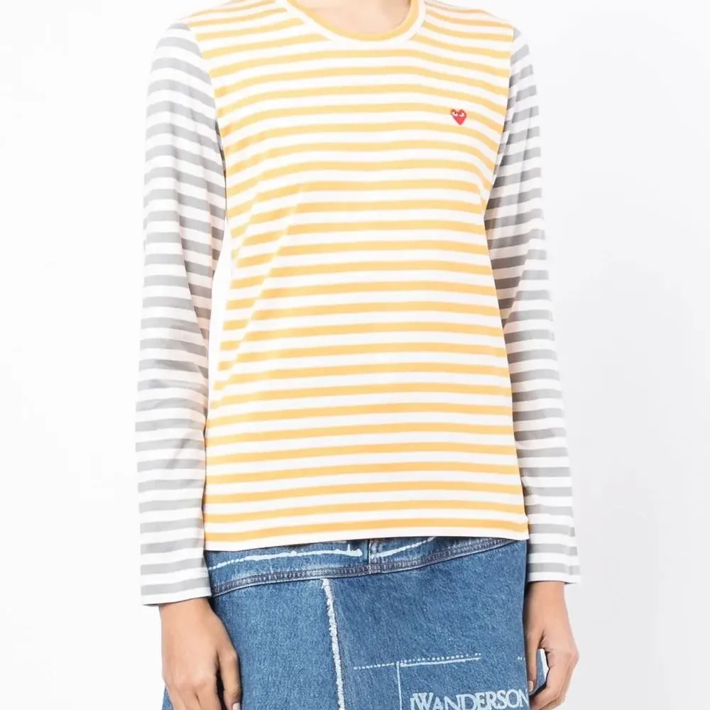 Двухцветная футболка с длинными рукавами