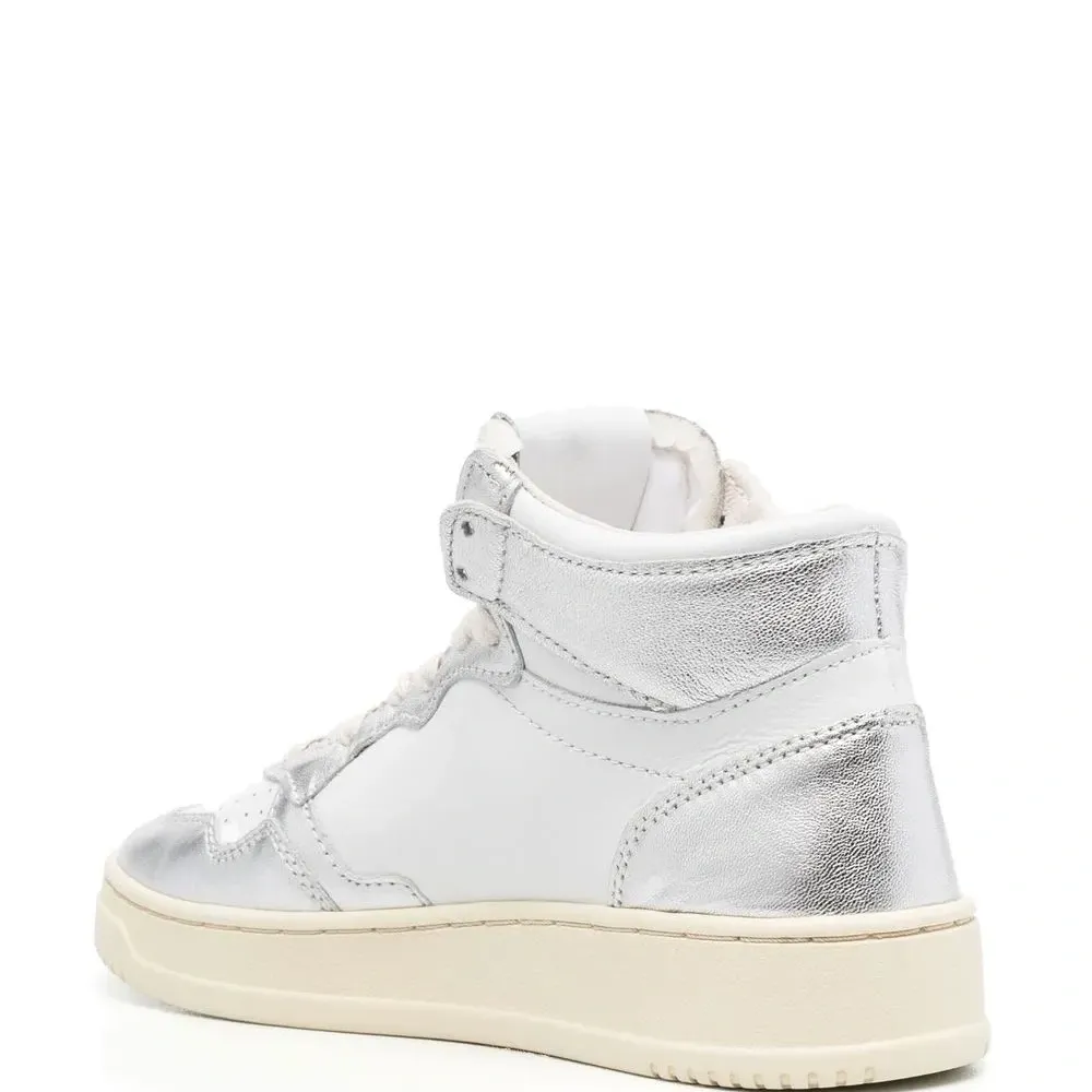 Кроссовки с нашивкой-логотипом