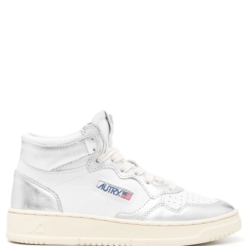 Кроссовки с нашивкой-логотипом