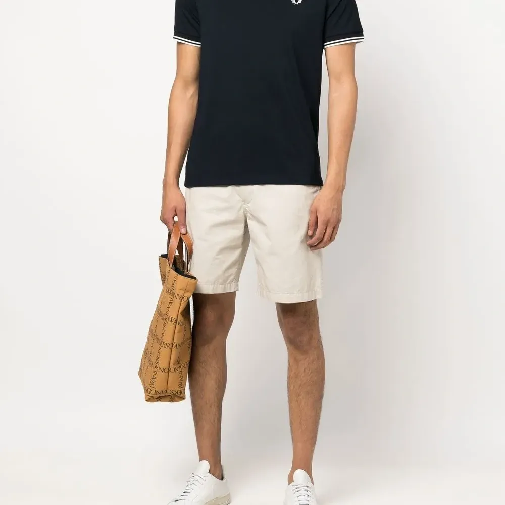 Футболка с вышитым логотипом