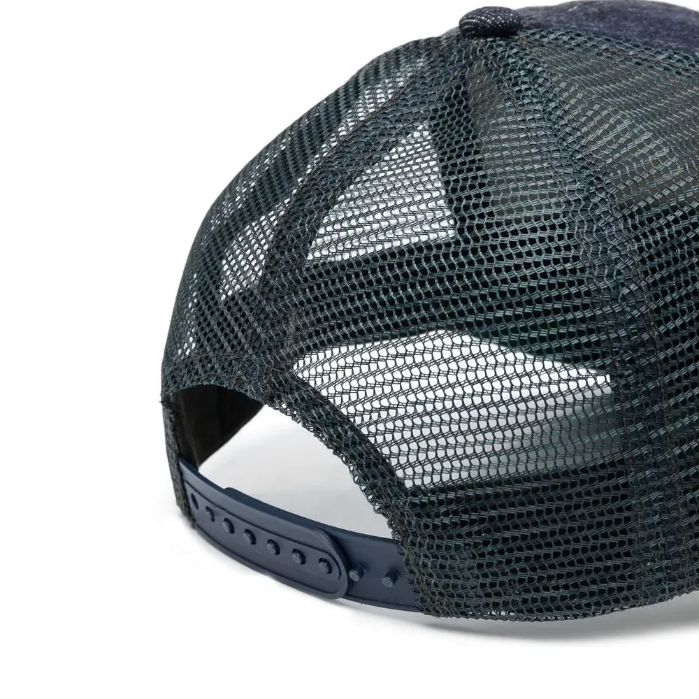 бейсболка с нашивкой-логотипом