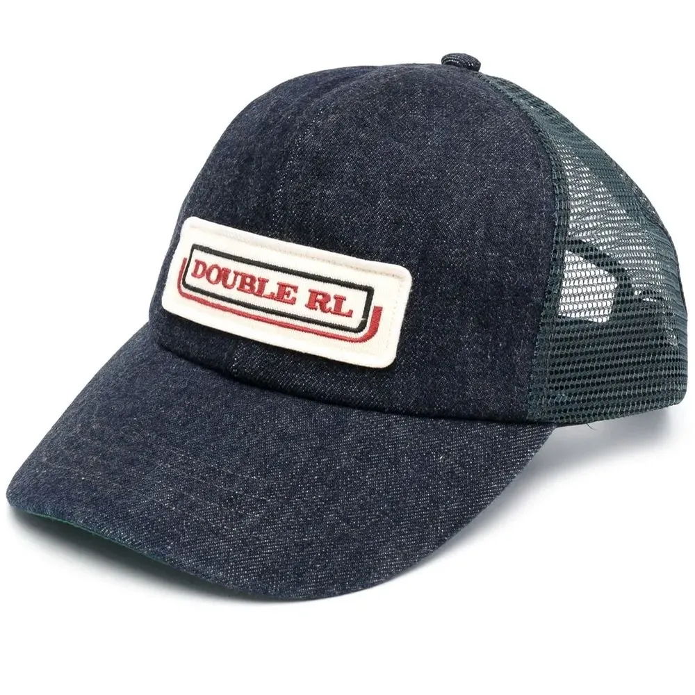 бейсболка с нашивкой-логотипом