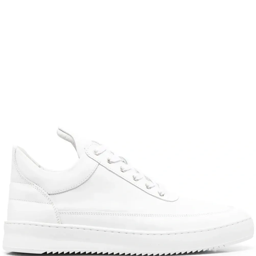 Кеды с тисненым логотипом