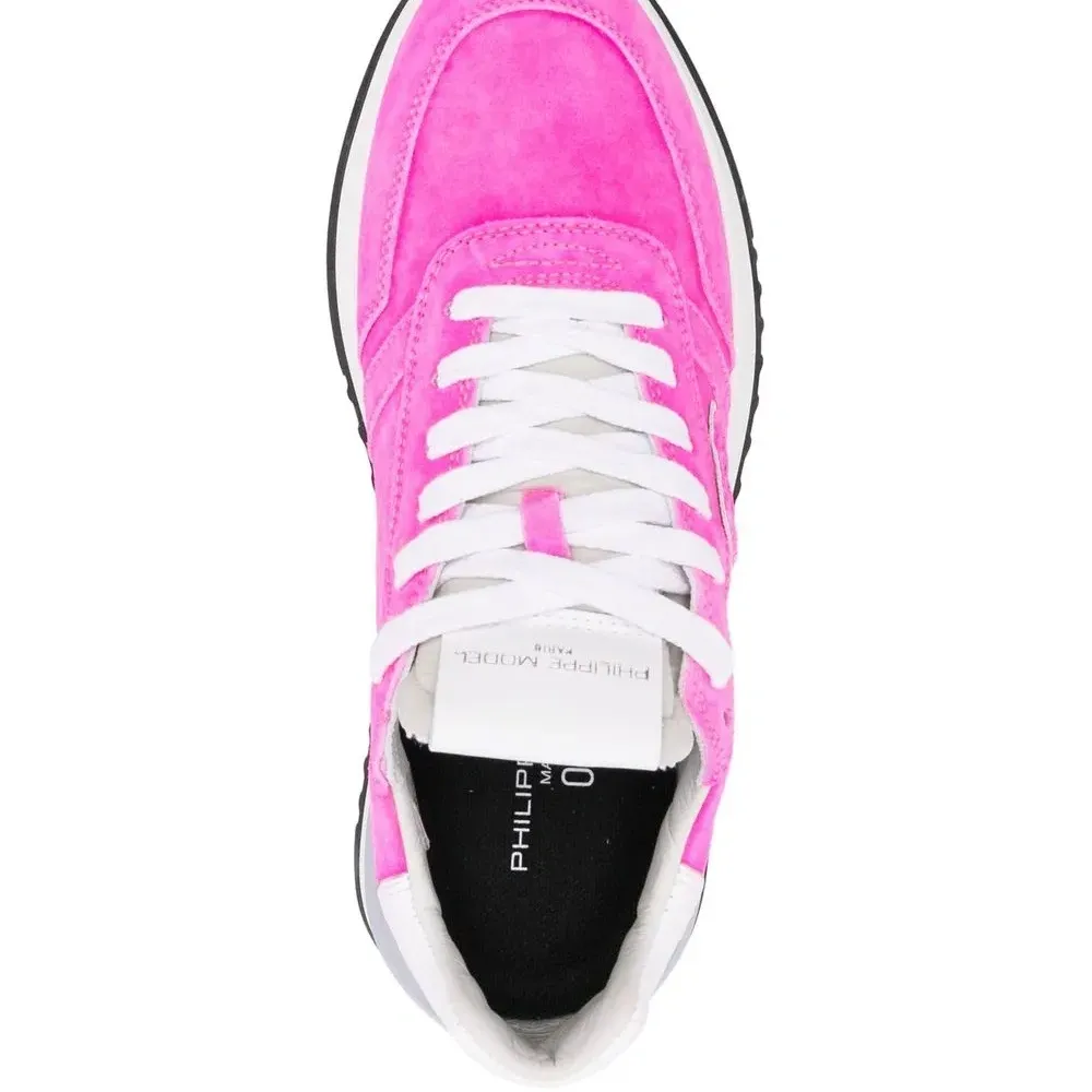 Кроссовки с нашивкой-логотипом