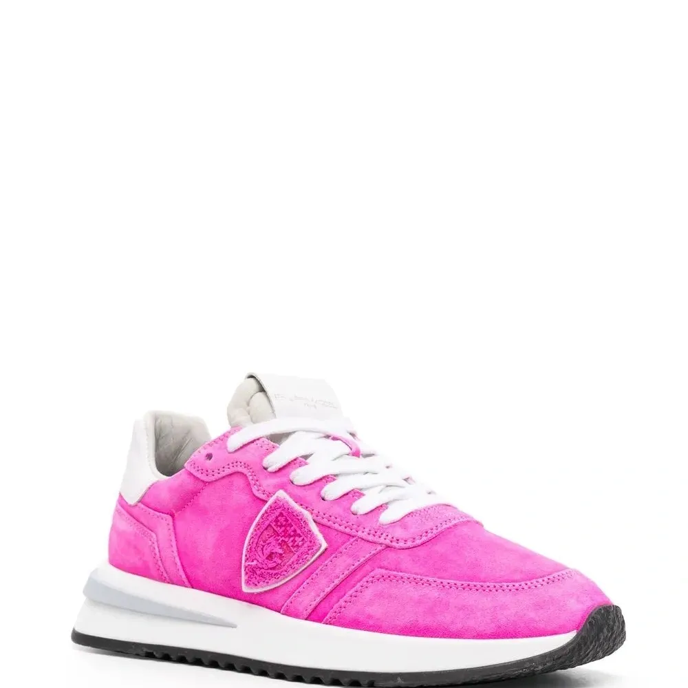 Кроссовки с нашивкой-логотипом