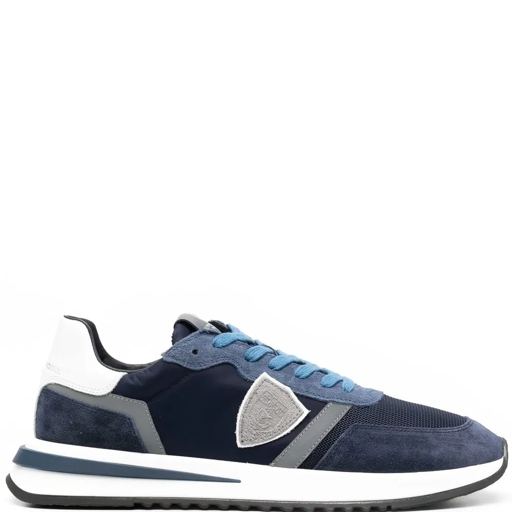 Кроссовки с нашивкой-логотипом