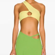 Топ на одно плечо с вырезом Топ на одно плечо с вырезом