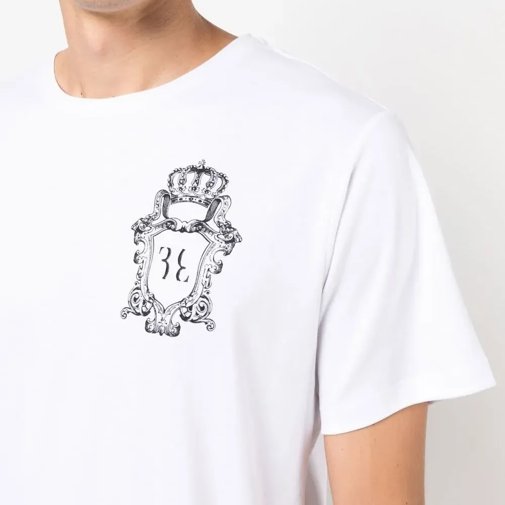 футболка с вышитым логотипом