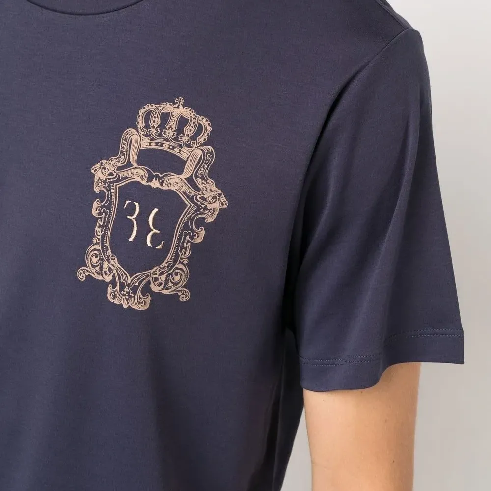 футболка с вышитым логотипом