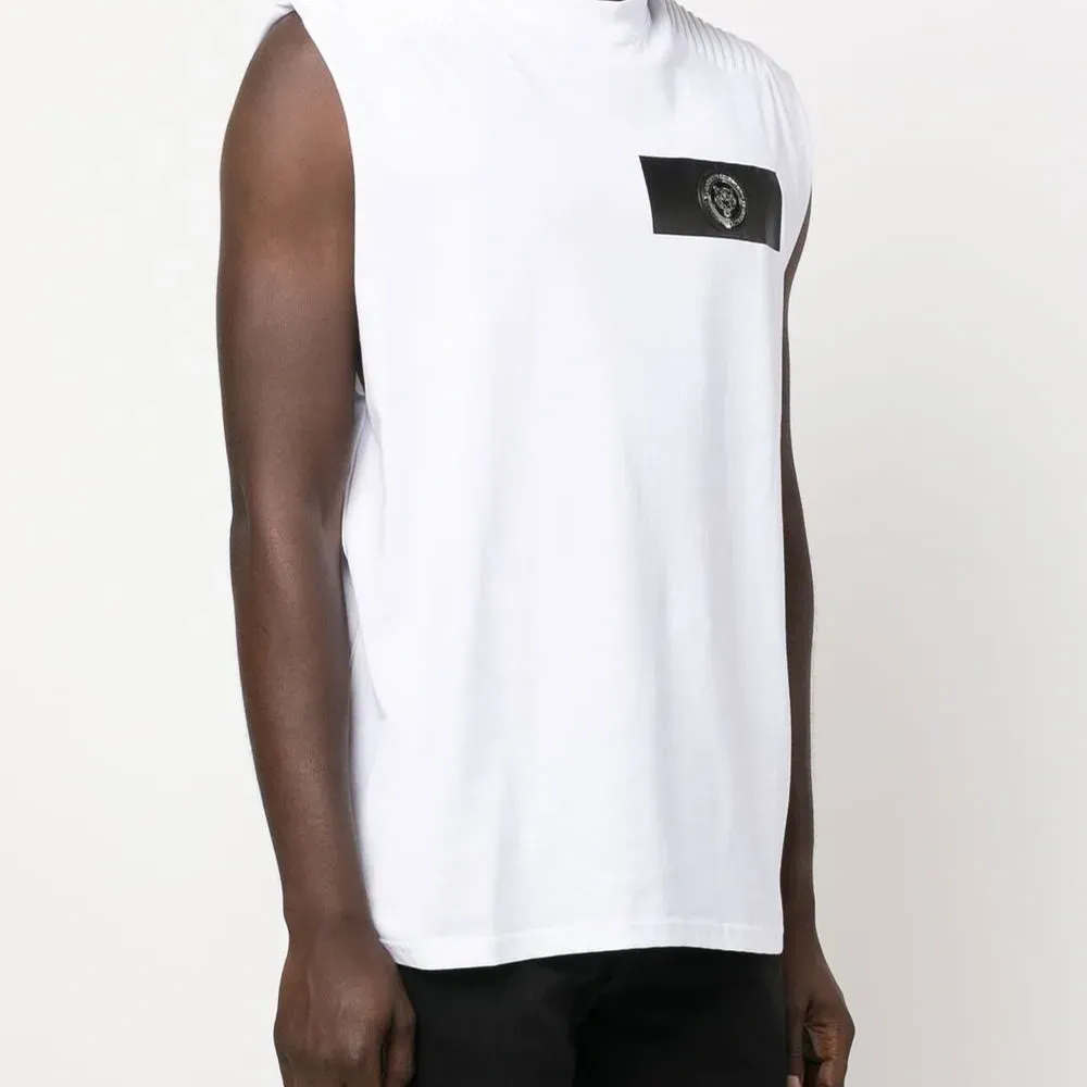 Футболка с нашивкой-логотипом